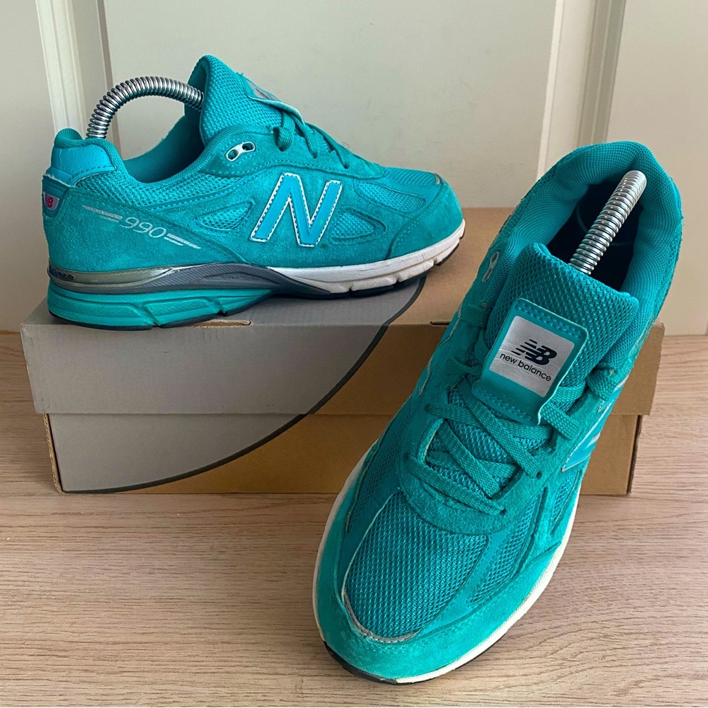 RARE New Balance 990 Sneakers - SZ 6 Y- 7.5 W